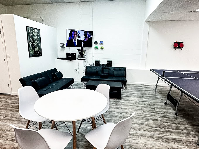 Game area and lounge space inside HC8